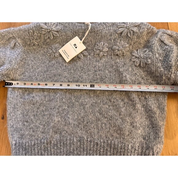 NWT Free Assembly Heather Gray Embroidered Flower Balloon Sleeve Sweater Size M - Picture 7 of 8